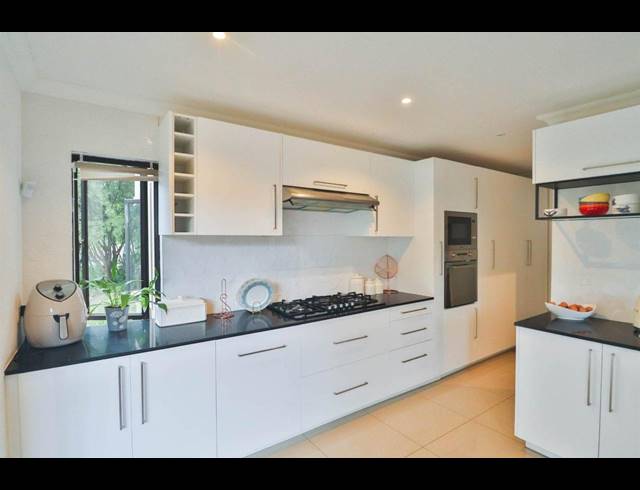 4 BEDROOM HOUSE FOR SALE IN MEERHOF